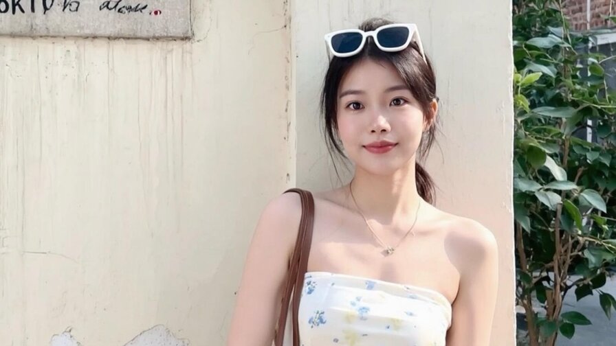 AdoraLiLi Amateur Masturbating