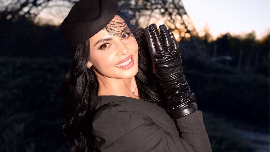 AngelinaKunis Amateur Masturbating