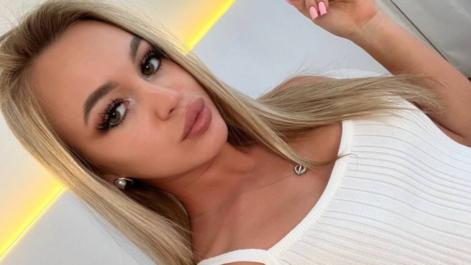 SelenaDepaoli Amateur Masturbating