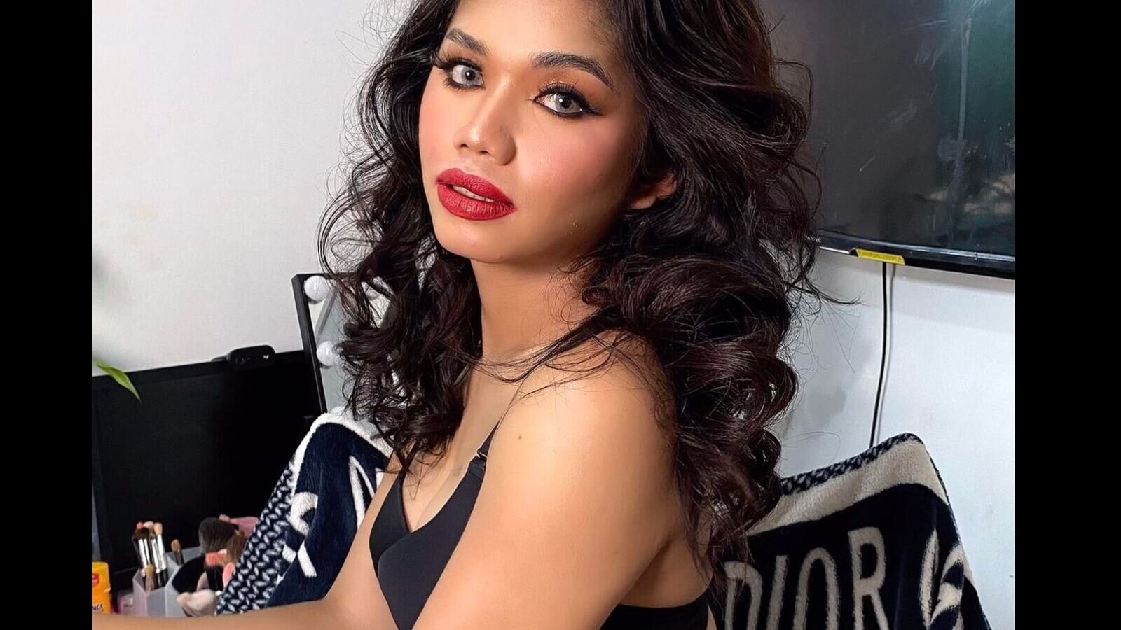 YaraNicole Amateur Masturbating